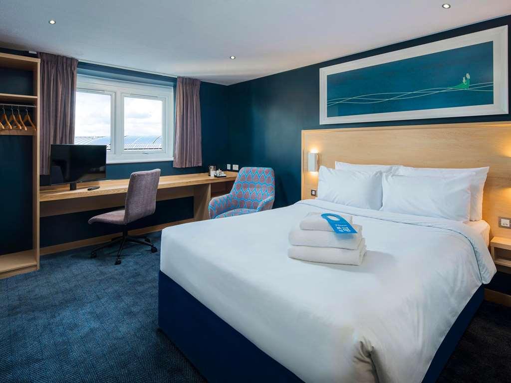 Travelodge Cheltenham Pokoj fotografie