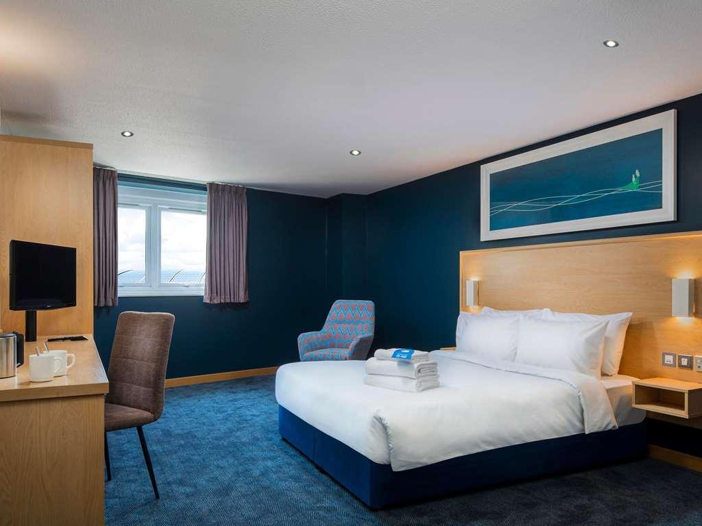 Travelodge Cheltenham Pokoj fotografie