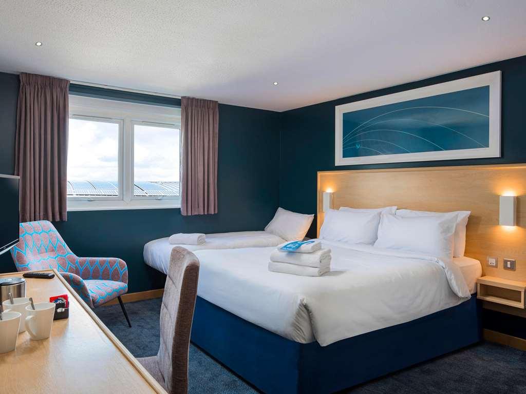 Travelodge Cheltenham Pokoj fotografie