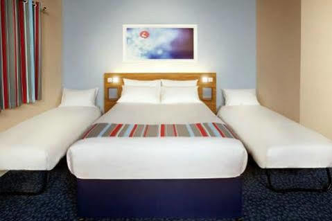 Travelodge Cheltenham Exteriér fotografie