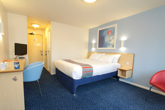 Travelodge Cheltenham Pokoj fotografie