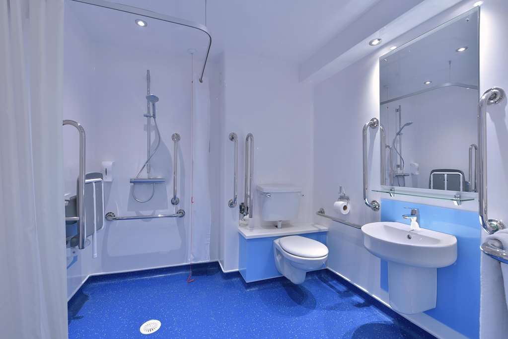 Travelodge Cheltenham Pokoj fotografie