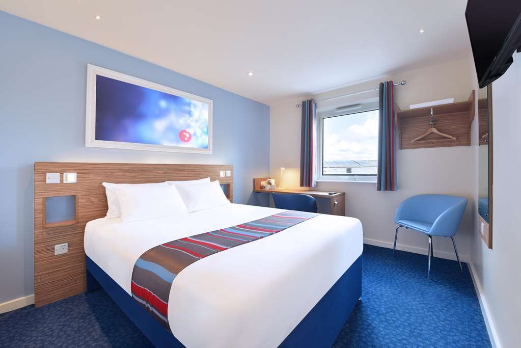 Travelodge Cheltenham Pokoj fotografie