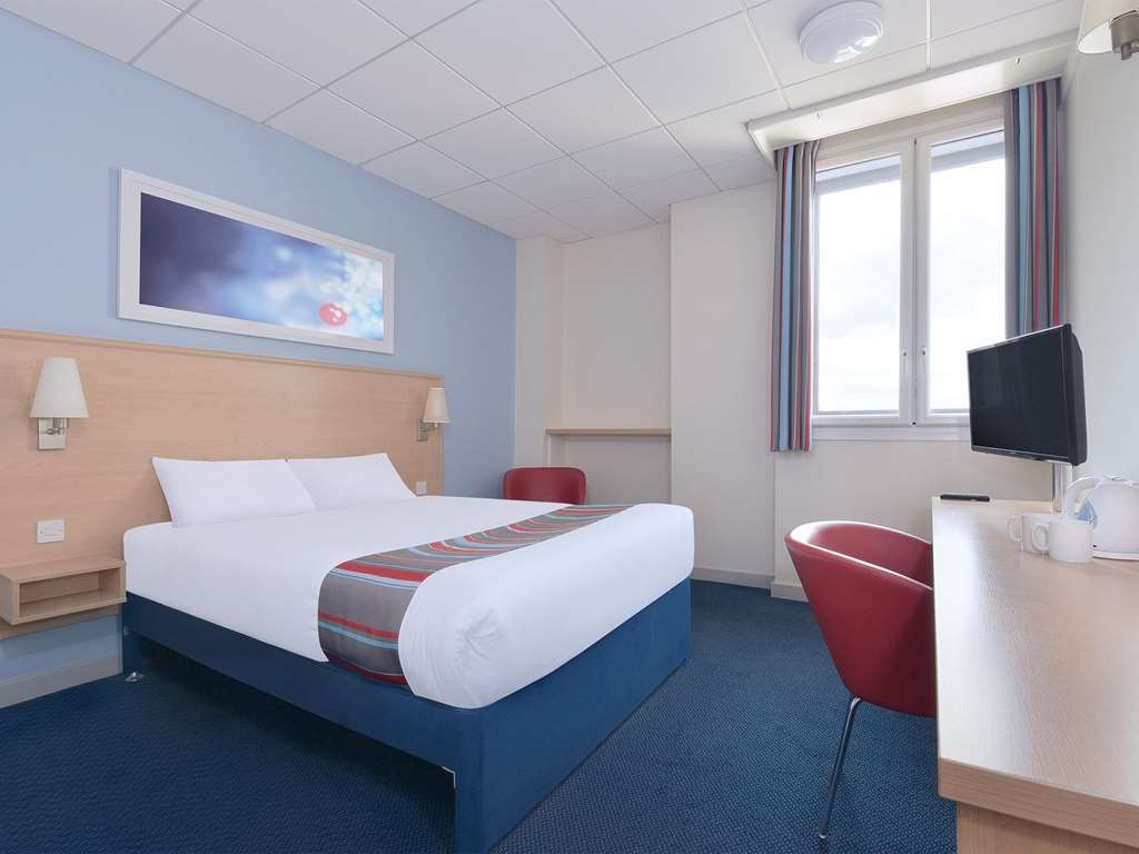 Travelodge Cheltenham Pokoj fotografie