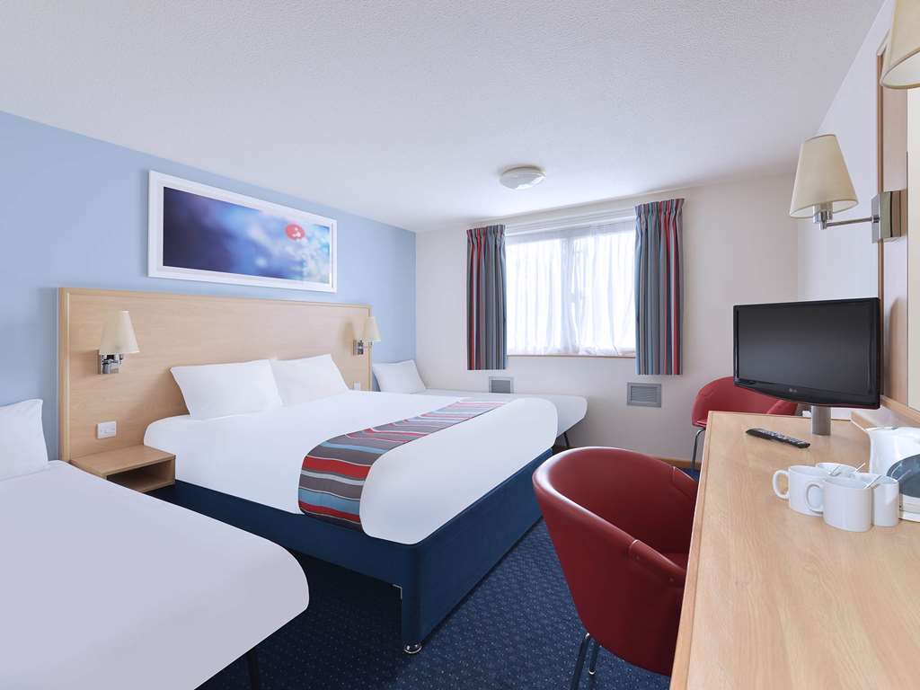 Travelodge Cheltenham Pokoj fotografie