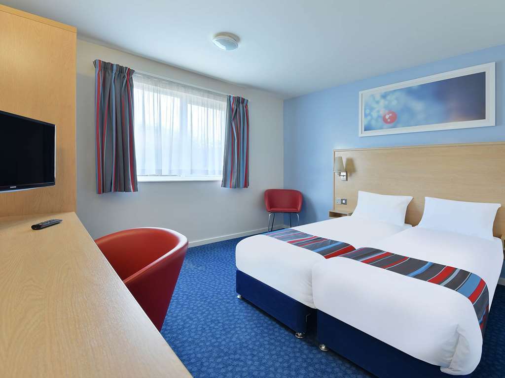 Travelodge Cheltenham Pokoj fotografie